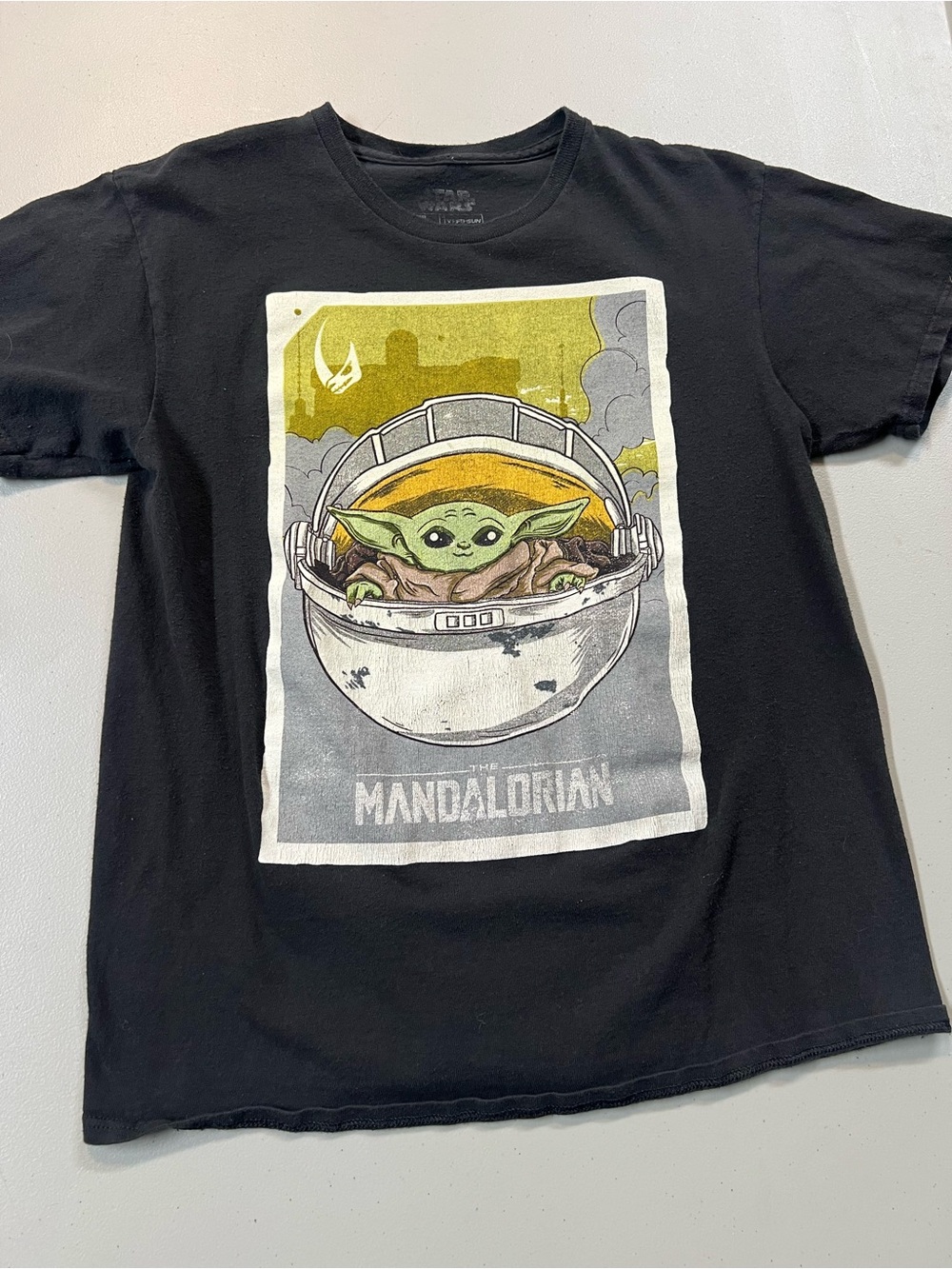 Star Wars The Mandalorian Grogu Baby Yoda Graphic T-Shirt Black Medium Distress